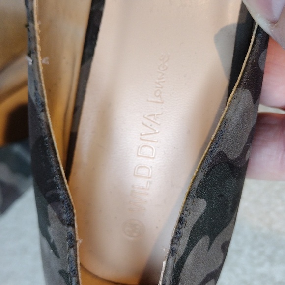 Wild Diva Lounge women's green and gray camo print heels. NWOT. Size 8.5 - Picture 3 of 8